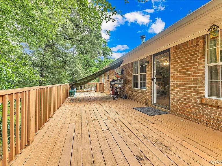 140 Livingston Cir — Photo 38