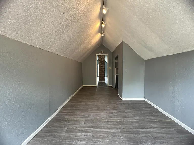 2230 Francis St — Photo 13