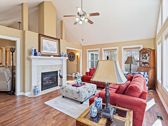5th image of 42 Dornoch Ln