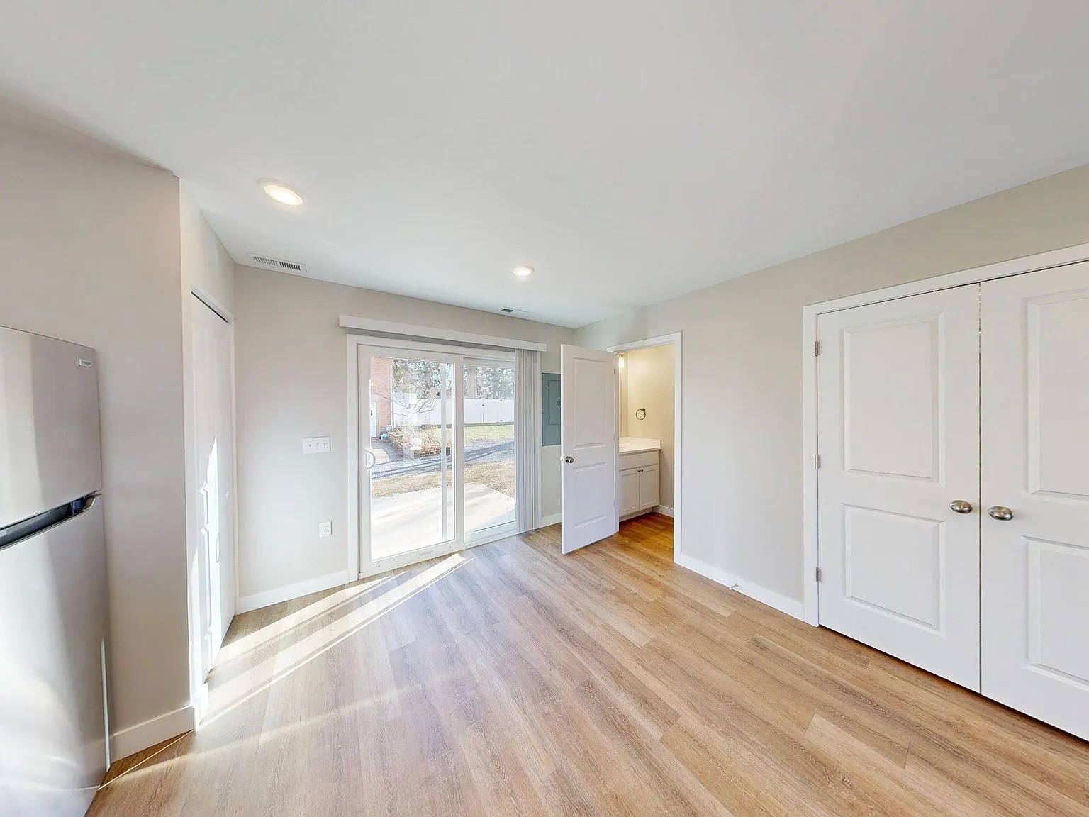 3 bed, 2.5 bath, 1224 sqft, $1,925 — Photo 2
