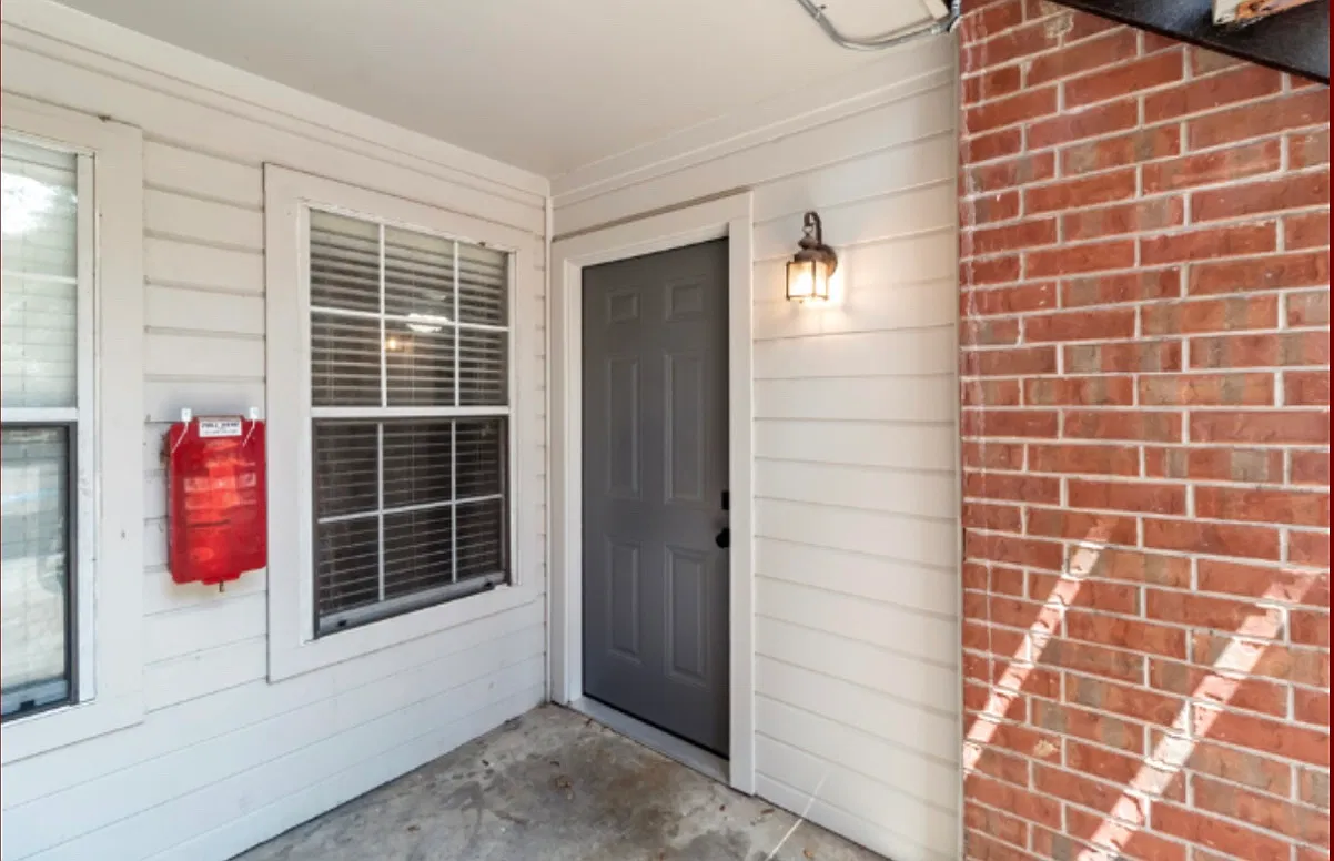 701 Balcones Dr — Photo 3