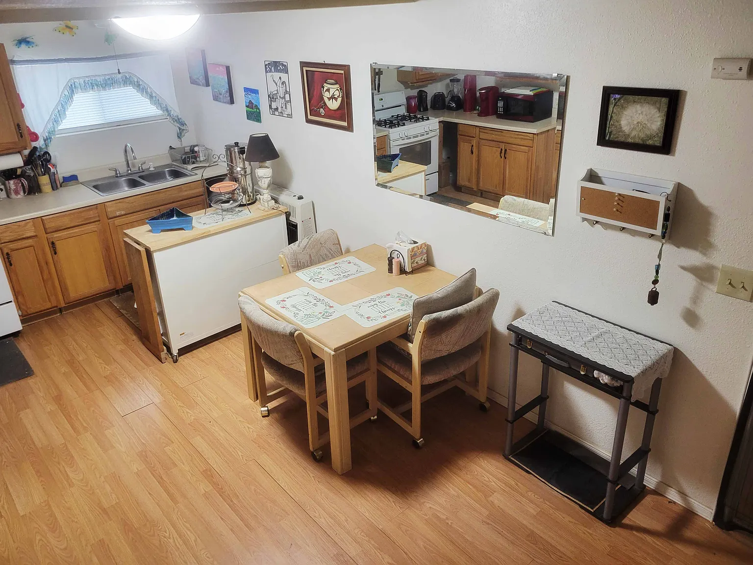 2 bed, 1000 sqft, $700 — Photo 3