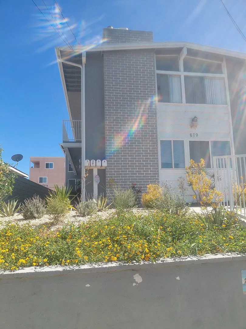 879W — Photo 2