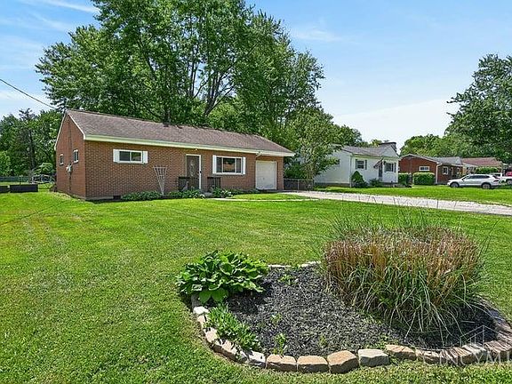 3rd image of 817 Fairway Dr