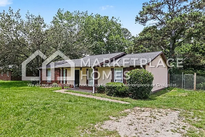 3 bed, 1.0 bath, 1325 sqft, $1,553 — Photo 3