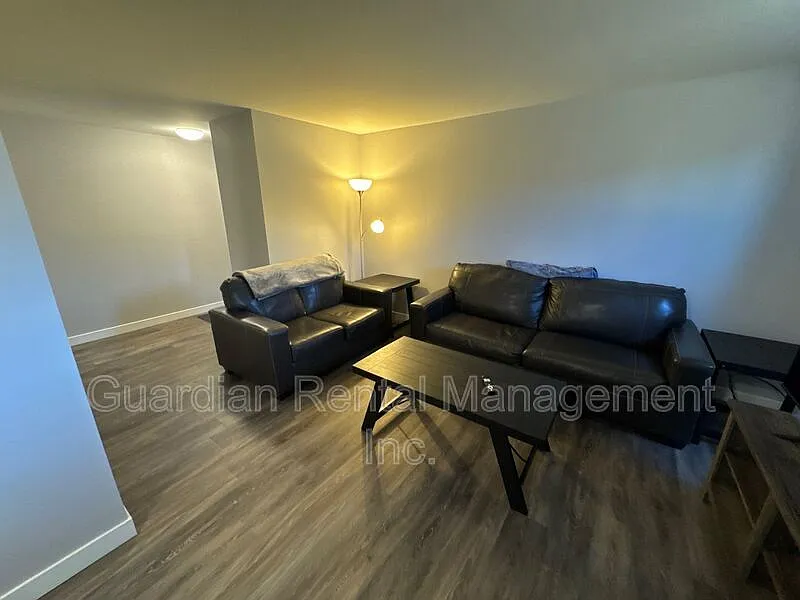 2 bed, 1.0 bath, 800 sqft, $1,295 — Photo 3