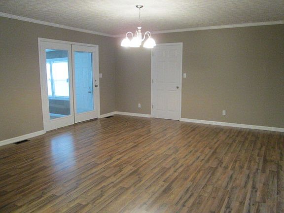 5th image of 992 Arrowhead Dr