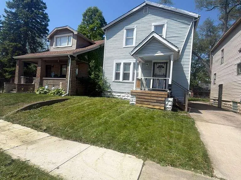 19363 Charest St — Photo 1