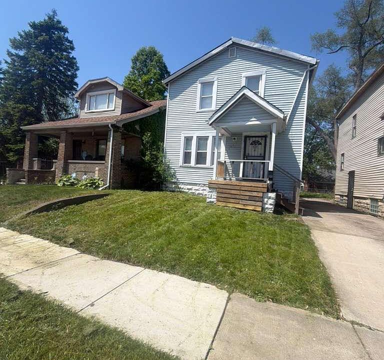 1st image of 19363 Charest St