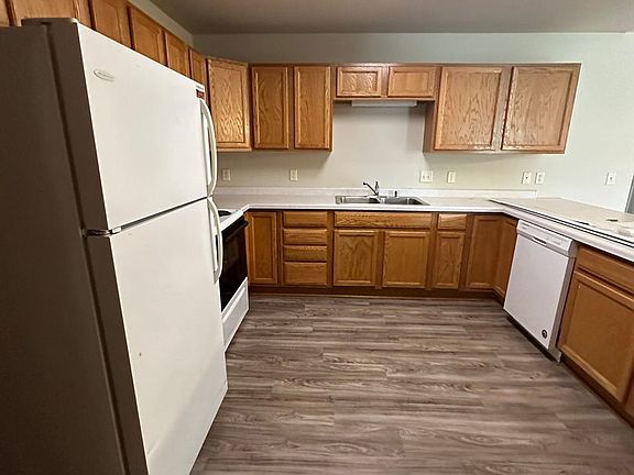 2nd image of 828 E Prairie Ln APT 1