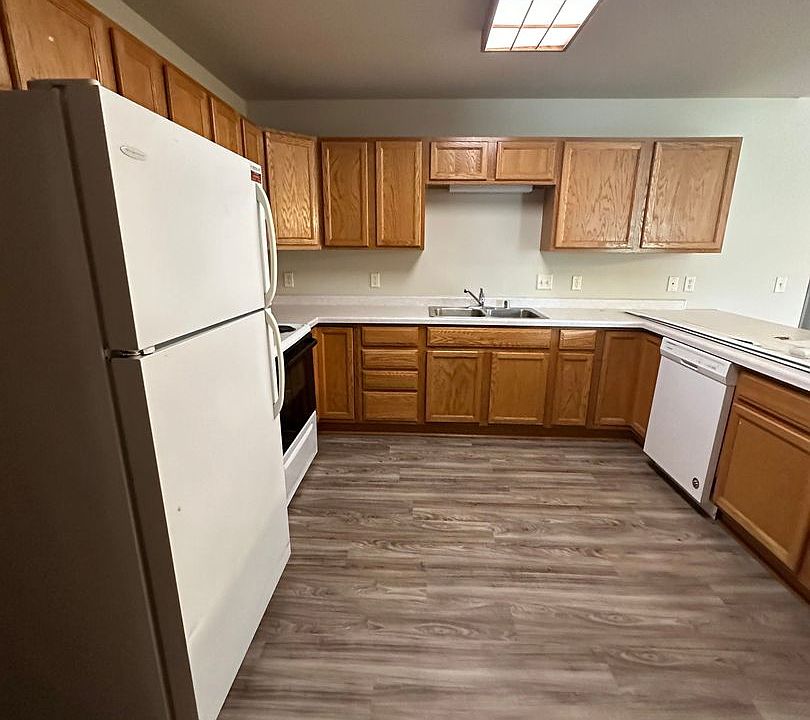 1st image of 828 E Prairie Ln APT 1