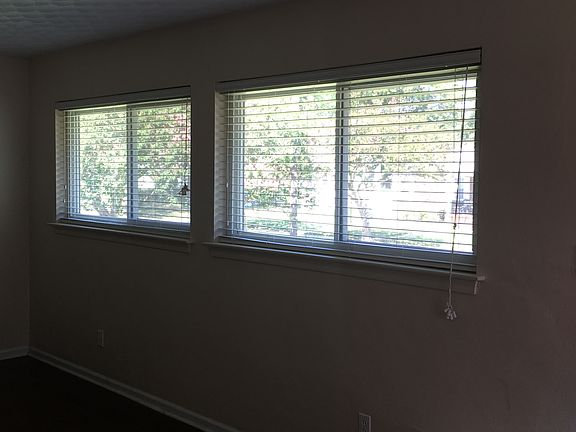 5th image of 165 Forsythe St