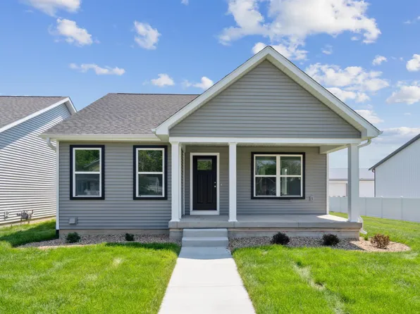 132 Axlewood Dr, Waterloo, IA 50701