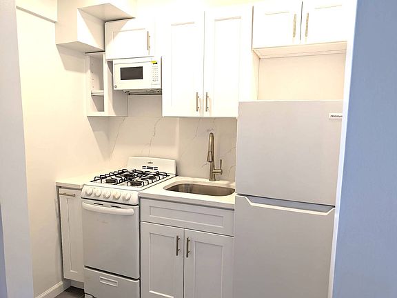 4th image of 129 Beach 118 St #6E