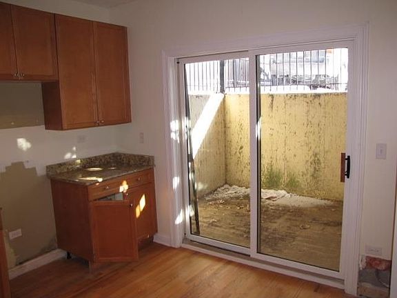 4th image of 3927 S Indiana Ave Unit G
