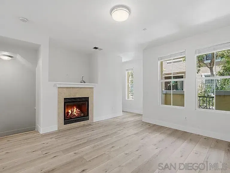 3 bed, 3.5 bath, 1697 sqft, $4,000 — Photo 4