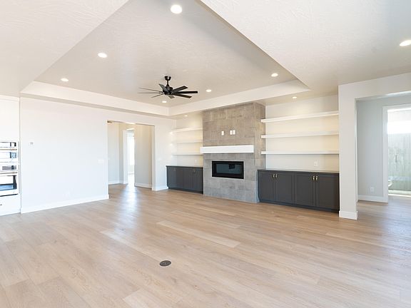 4th image of 1373 N Highland Pkwy #29