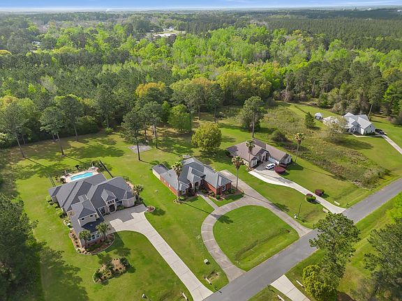 2nd image of 165 Wisteria Ln