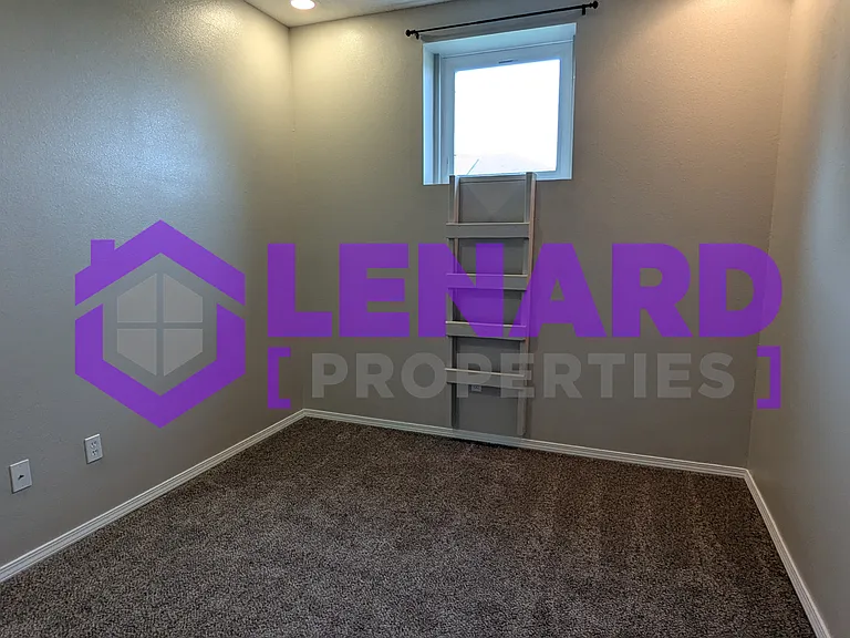 2406 Colton — Photo 23
