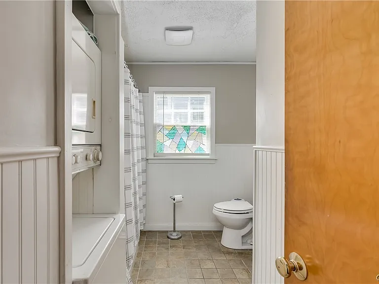 325 Paddock St — Photo 36
