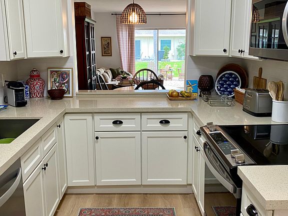 Kitchen into Livingroom
