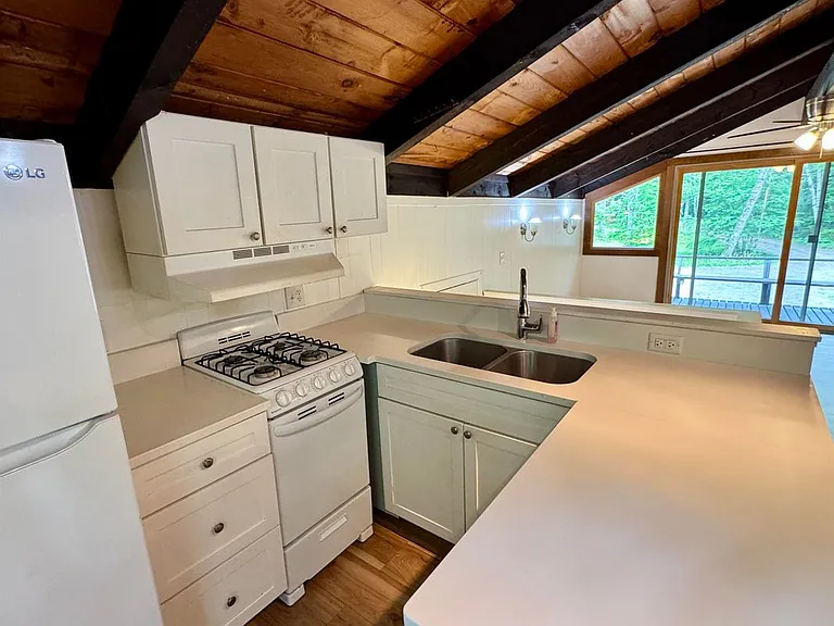 314 Old Bartlett Rd — Photo 10