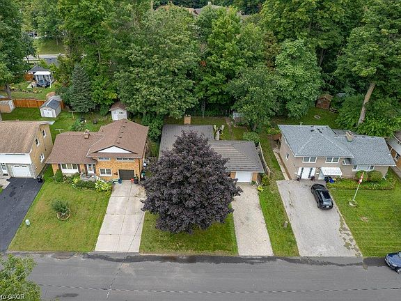 4th image of 417 Edwin St