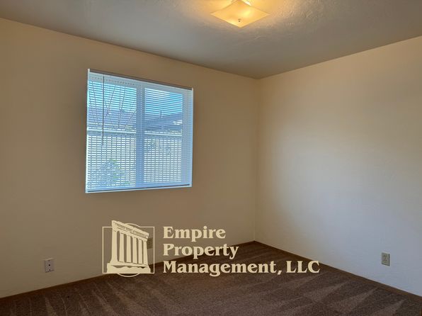 1287 Hughes St, Eugene, OR 97402