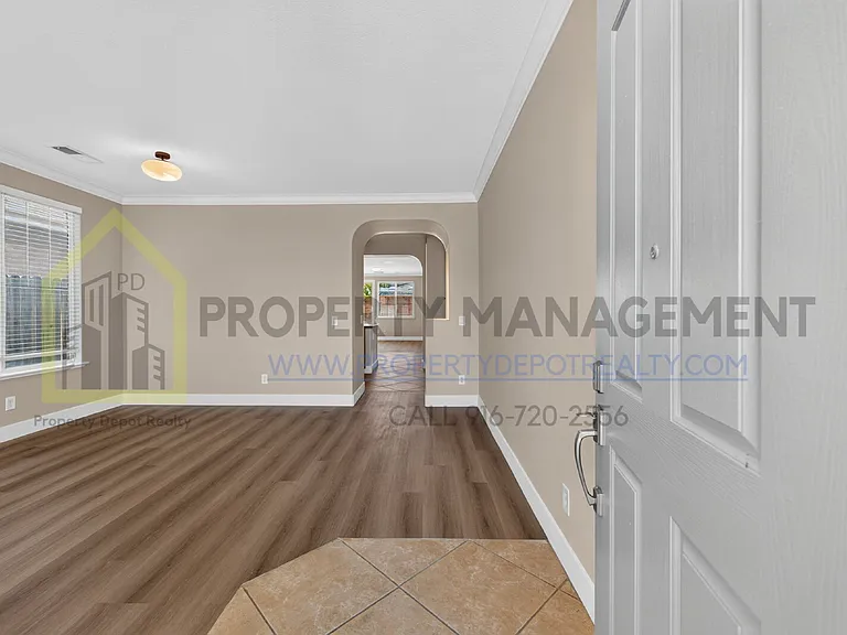 1570 Charm Way — Photo 5