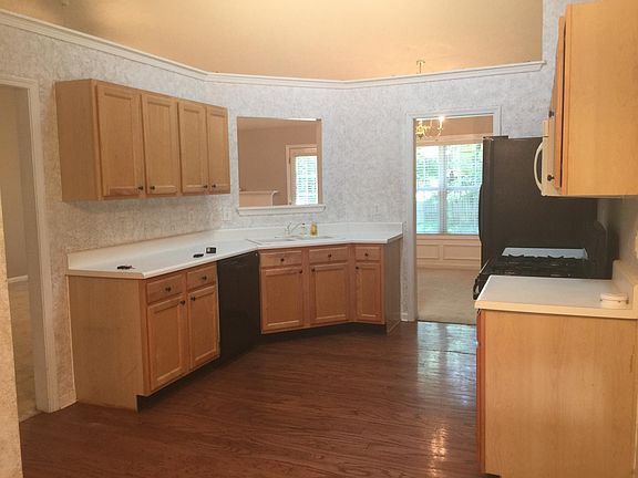 Eat in kitchen with gas stove