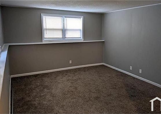 5th image of 900 S Lexington St