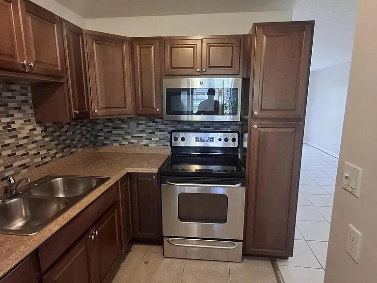 512 Gardens Dr #103 — Photo 5