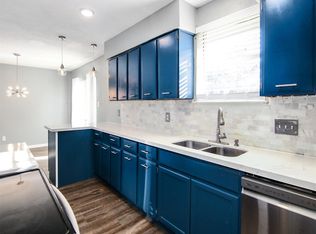 800 Lochmoor Ln, Friendswood, TX 77546