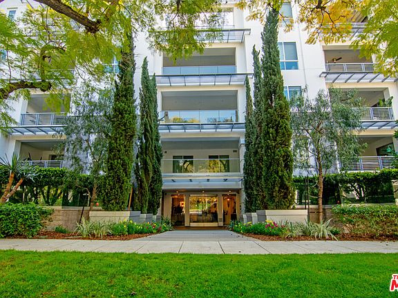 2nd image of 460 N Palm Dr #303