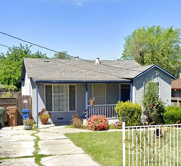 45 Poinsettia Ave photo 1