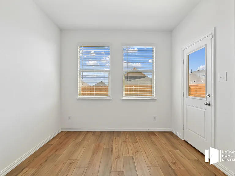 913 Rusty Spur Ln — Photo 4