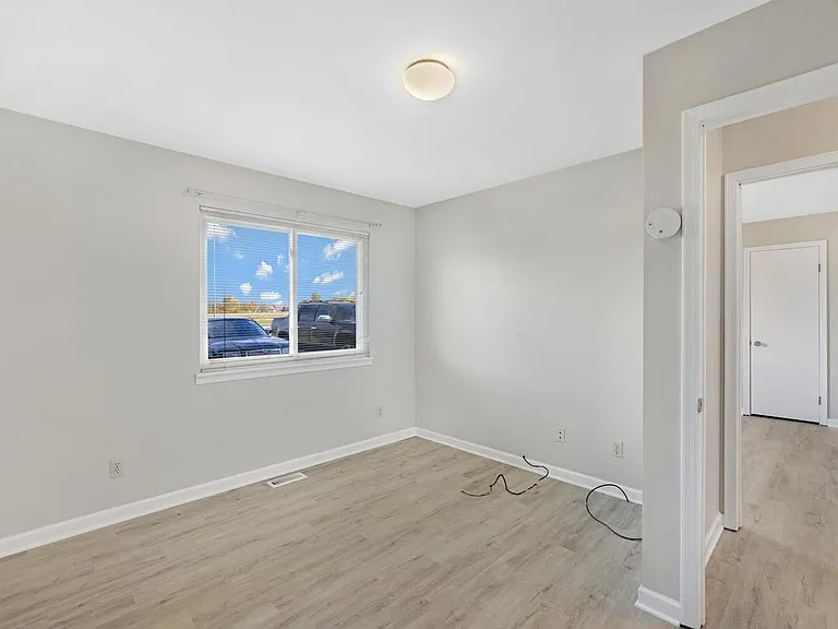 1115 Laura Dr — Photo 23