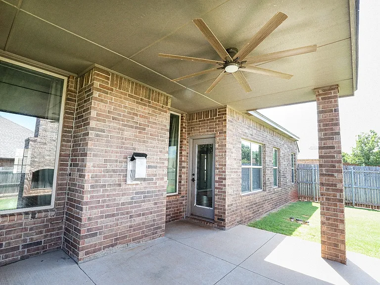 17225 Ridgewood Dr — Photo 35