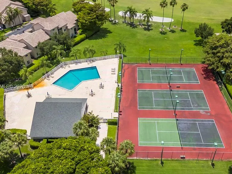 16320 Malibu Dr #10 — Photo 26