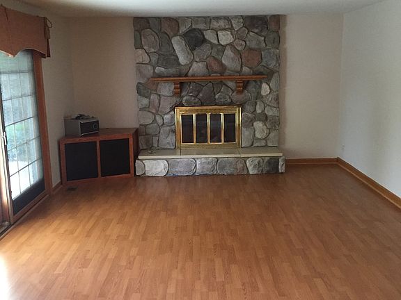 2nd image of 26295 Cecile St