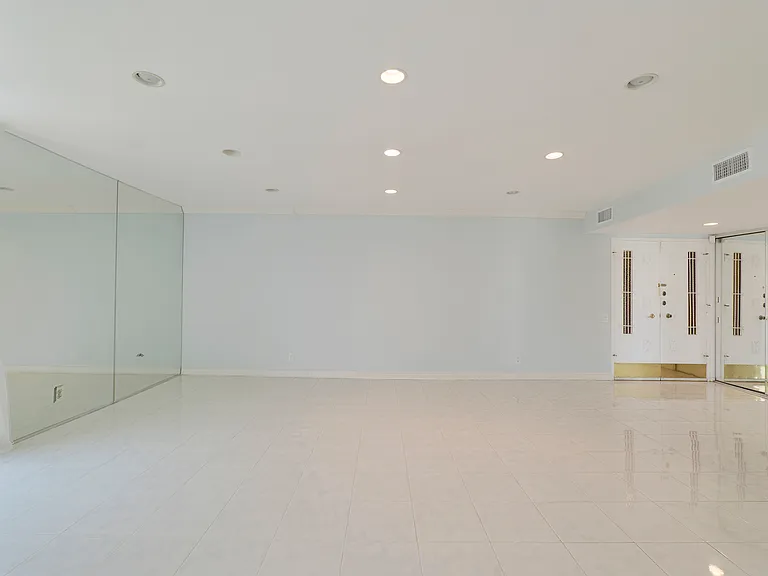 5301 Balboa Blvd #Q302 — Photo 8