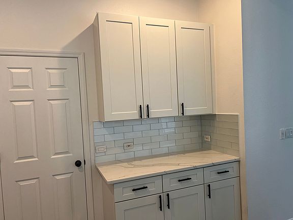4th image of 1009 Jeater Bend Dr