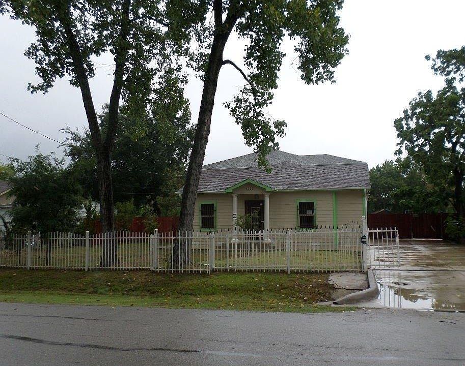 1st image of 9722 Oakwood Dr
