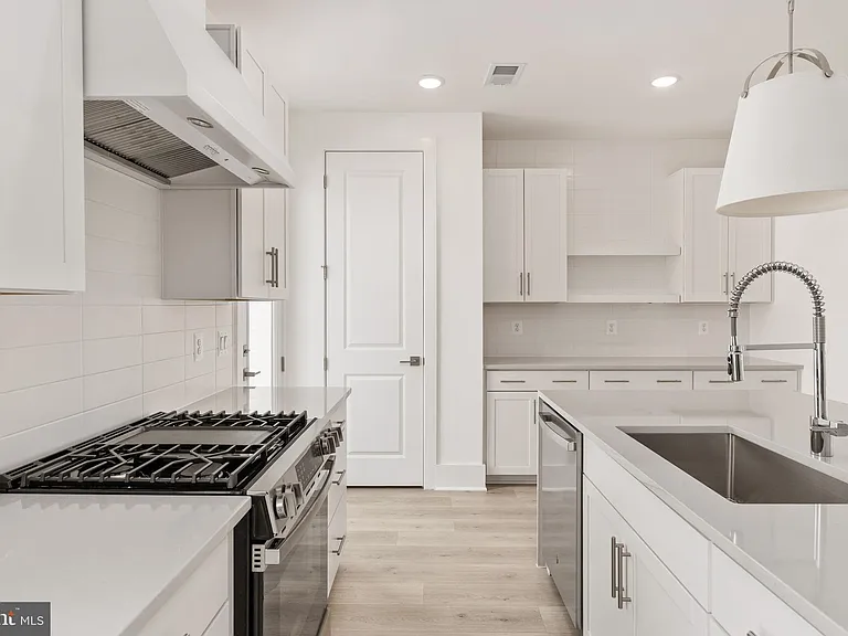 9207 Forkleaf Oak Dr — Photo 21