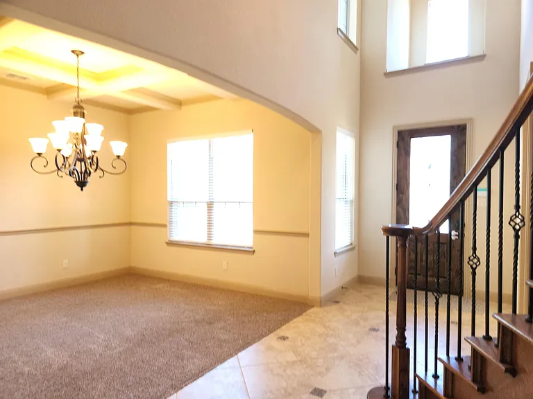 1016 Taylor Dr — Photo 4