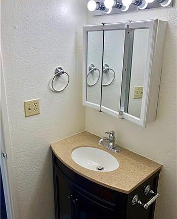 3rd image of 47-420 Hui Iwa St APT B208