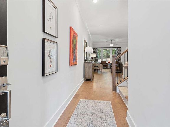 3rd image of 1090 Harper Dr