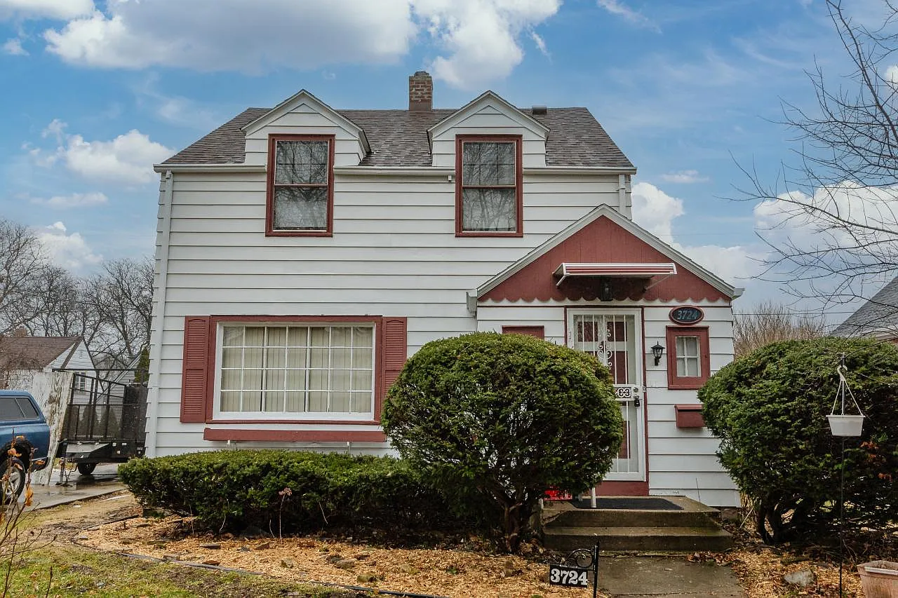 3724 North 49th STREET photo 1