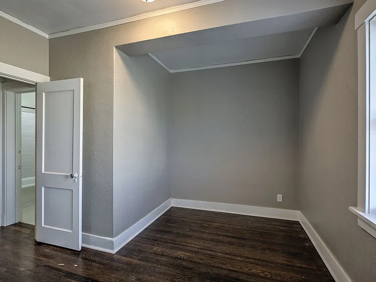 606 S 32nd Ave — Photo 12
