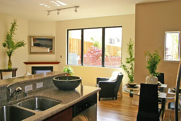 3 bed, 2.5 bath, 1657 sqft, $3,795 — Photo 2